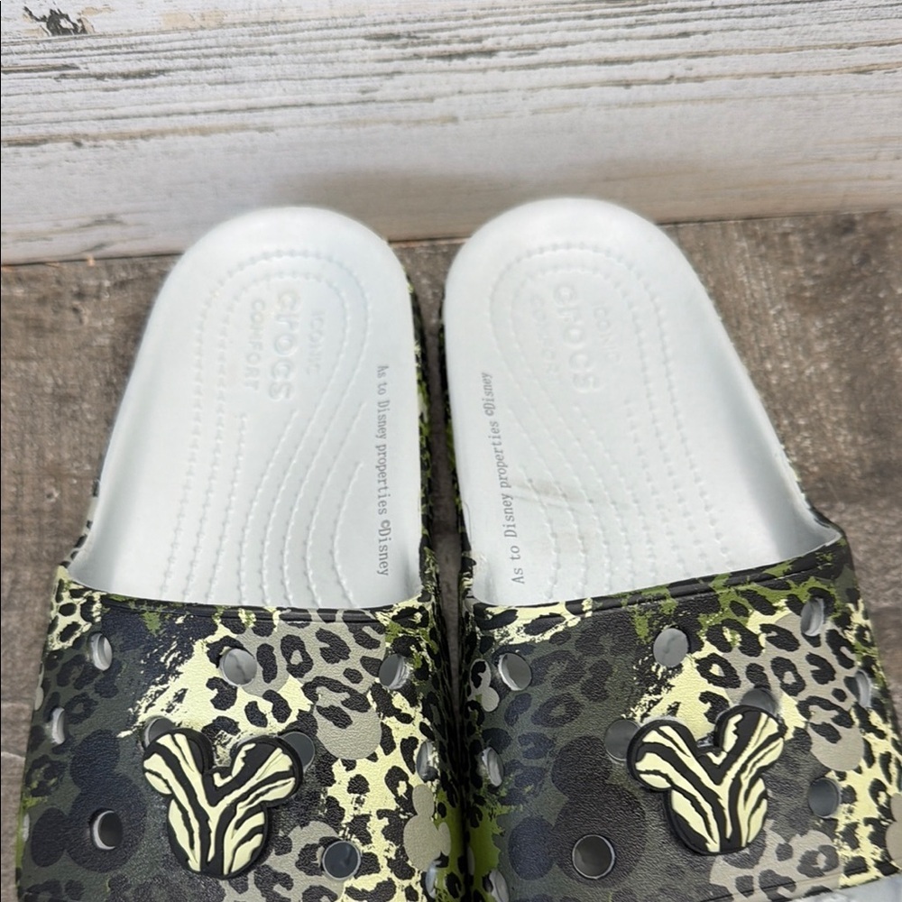 Disney Animal Kingdom Sandals Crocs Cheetah Camo M8/W10 - Picture 3 of 5